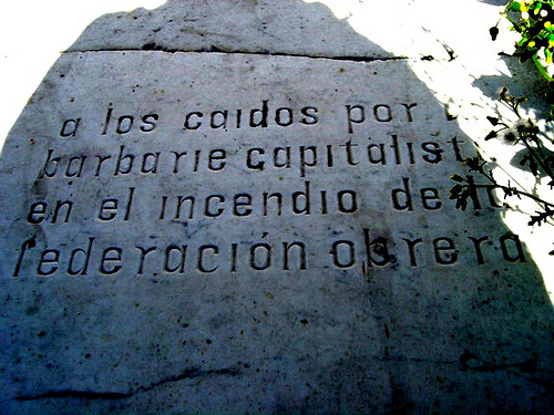 Tumba conmemorativa a los caídos.