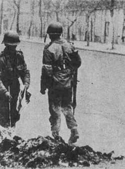 Militares quemando libros. Chile. 1973.